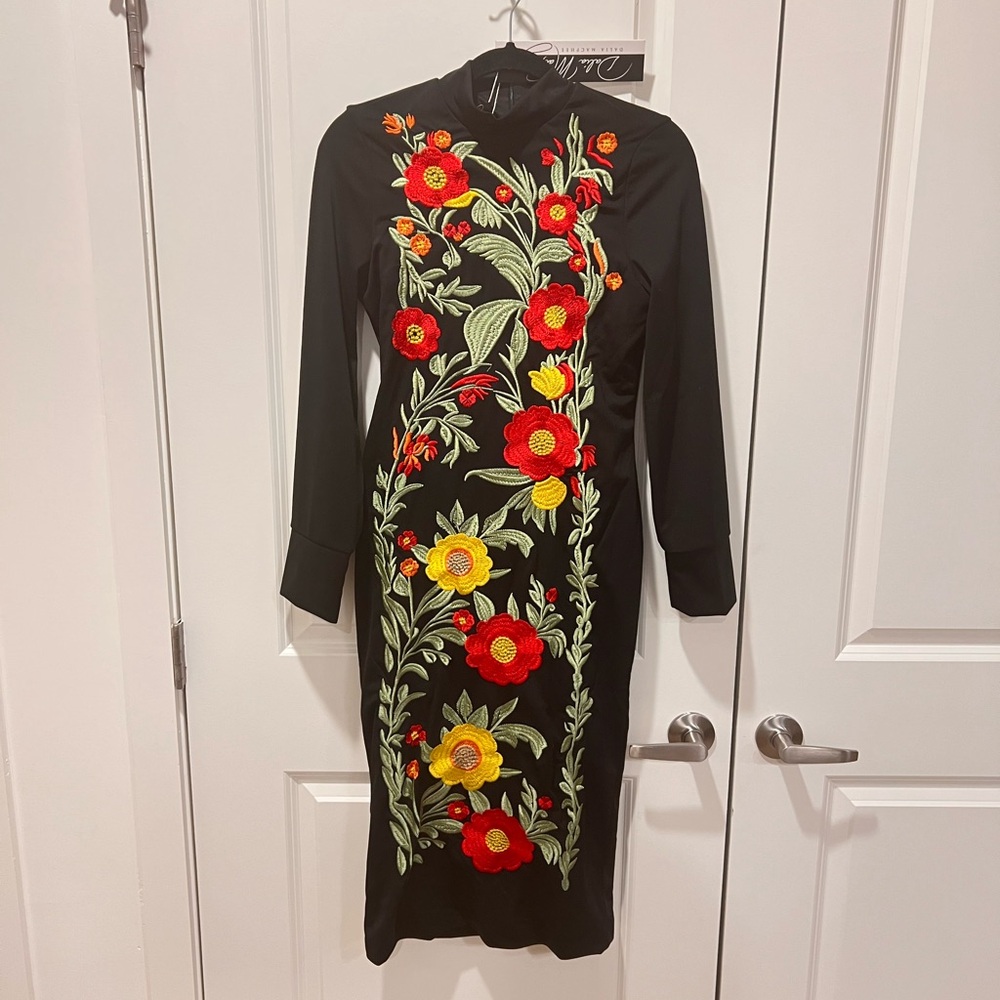 NWTDalia Magee embroiled black long sleeve Floral Embroidered Black Fitted Dress